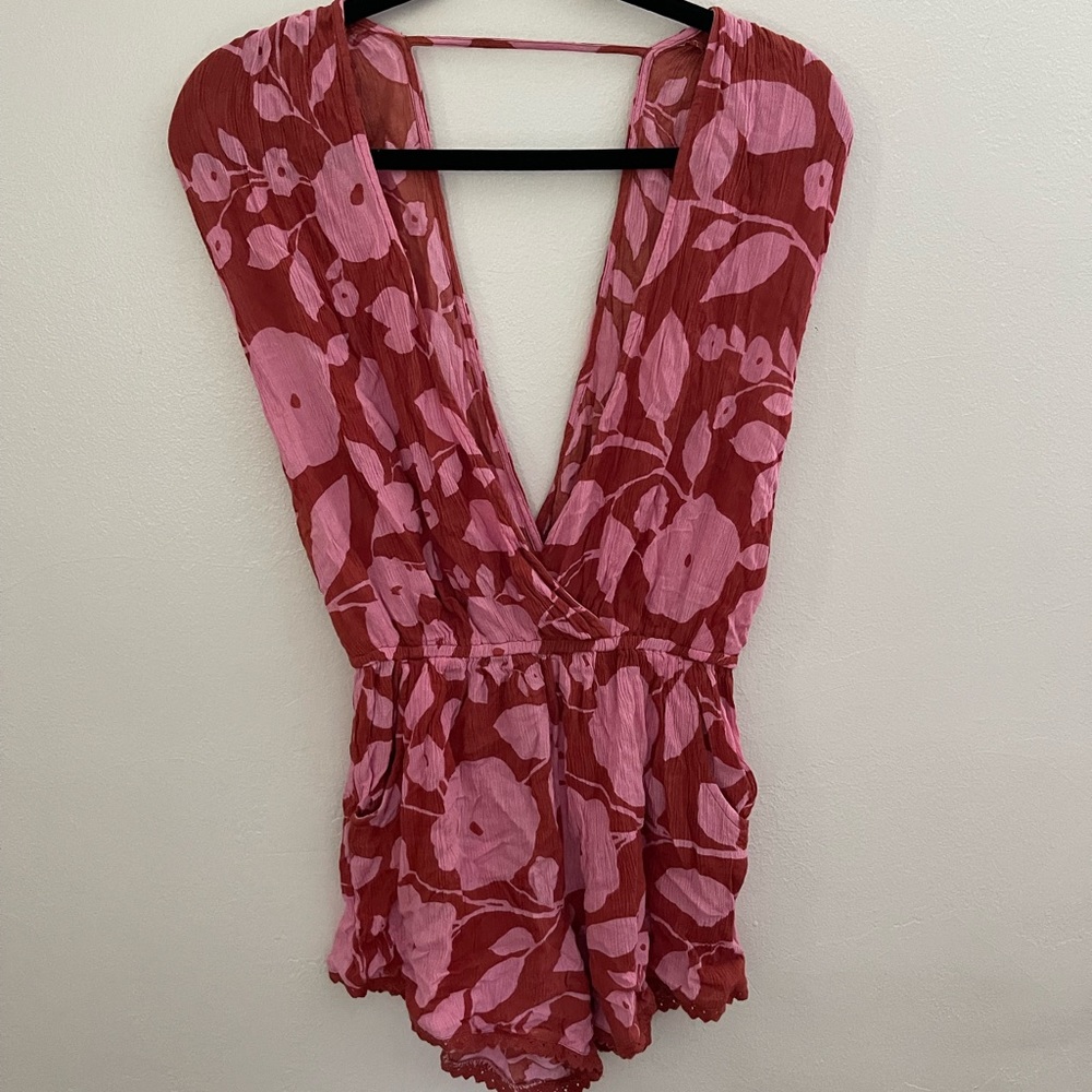 Billabong romper size small